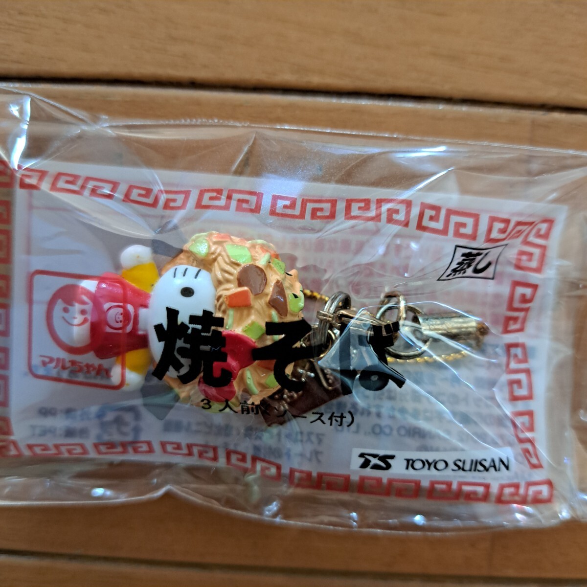 マルちゃん焼きそば★ハローキティ★ストラップ ★非売品★レア★3個まとめ売り ハローキティ/マルちゃん焼きそばストラップ - メルカリ