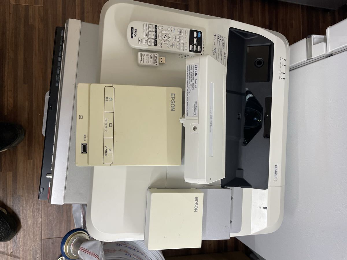 エプソン 超短焦点 プロジェクター EB-1460UT（ジャンク品） エプソン 超短焦点 プロジェクター EB-1460UT（ジャンク品