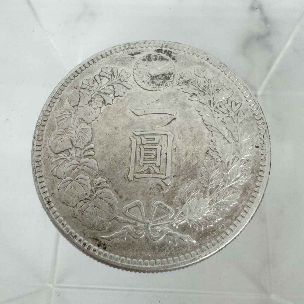 明治二十六年 一圓 ○一点モノ○ 日本 1893(明治26)年 新一圓銀貨 （小型） 極美/未