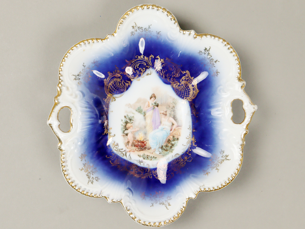 KPM ベルリン 1880-90年頃 カーネーションのブーケ 飾皿 KPM ベルリン 1880-90年頃 カーネーションのブーケ 飾皿 - メルカリ