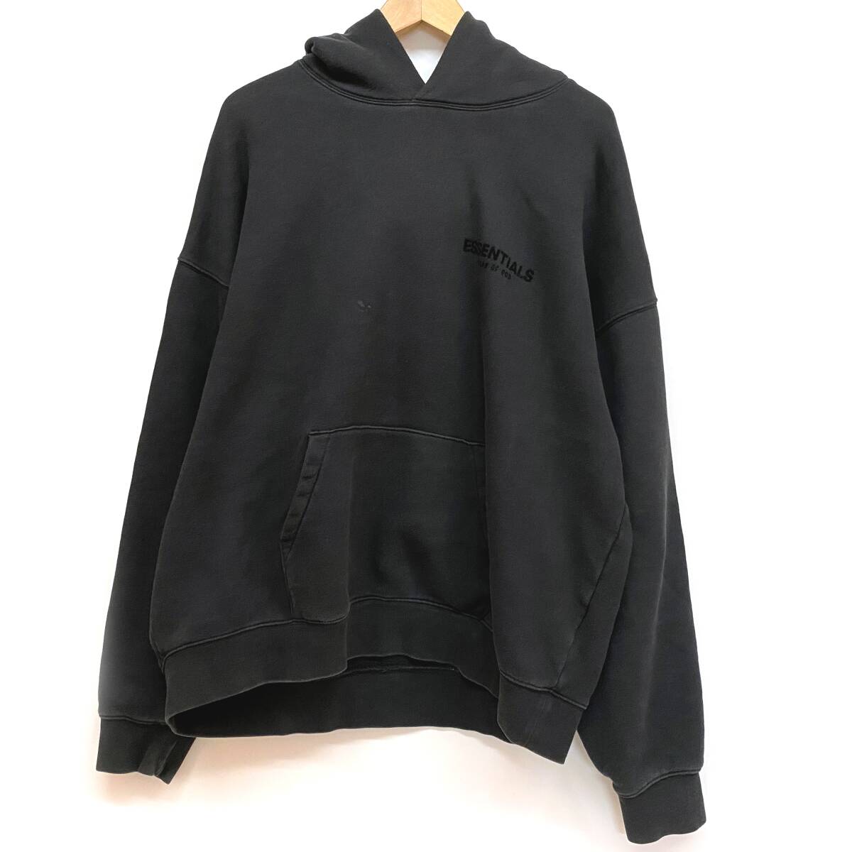 ESSENTIALS フーディパーカー　黒　新品未使用タグ付き FOG ESSENTIALS パーカー ESSENTIALS/エッセンシャルズ FRONT