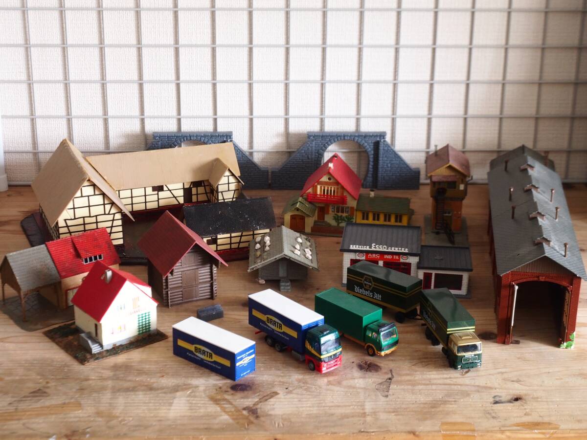 HOゲージ ジオラマ 駅　中古 鉄道模型 HOゲージ ジオラマ 車両展示台(無人駅) - メルカリ