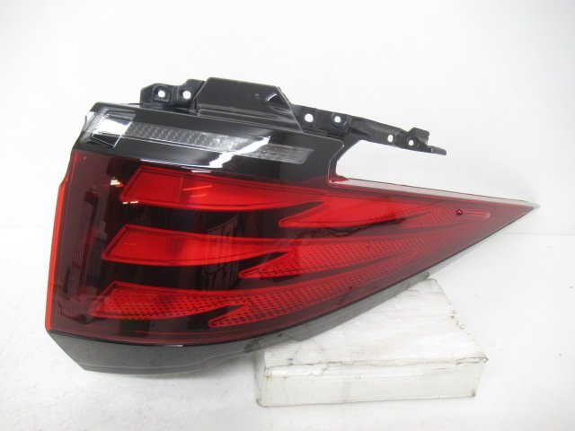 アルファードAGH30W 左バックドアテールLED 純正部品　美品 アルファードAGH30W 左バックドアテールLED 純正部品 美品 2025