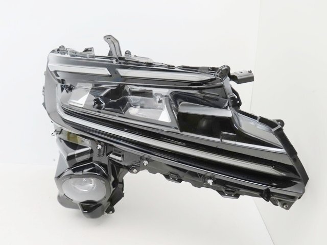 トヨタ　クラウンスポーツ　純正ヘッドライト左右 クラウンスポーツ～ヘッドライトの位置わかりますか？～