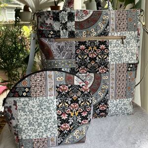 ハンドメイド☆シックな色合い 繊細な植物柄が魅力 使いやすい2WAYショルダーとふんわりポーチ 20㎝のファスナーポケットが便利