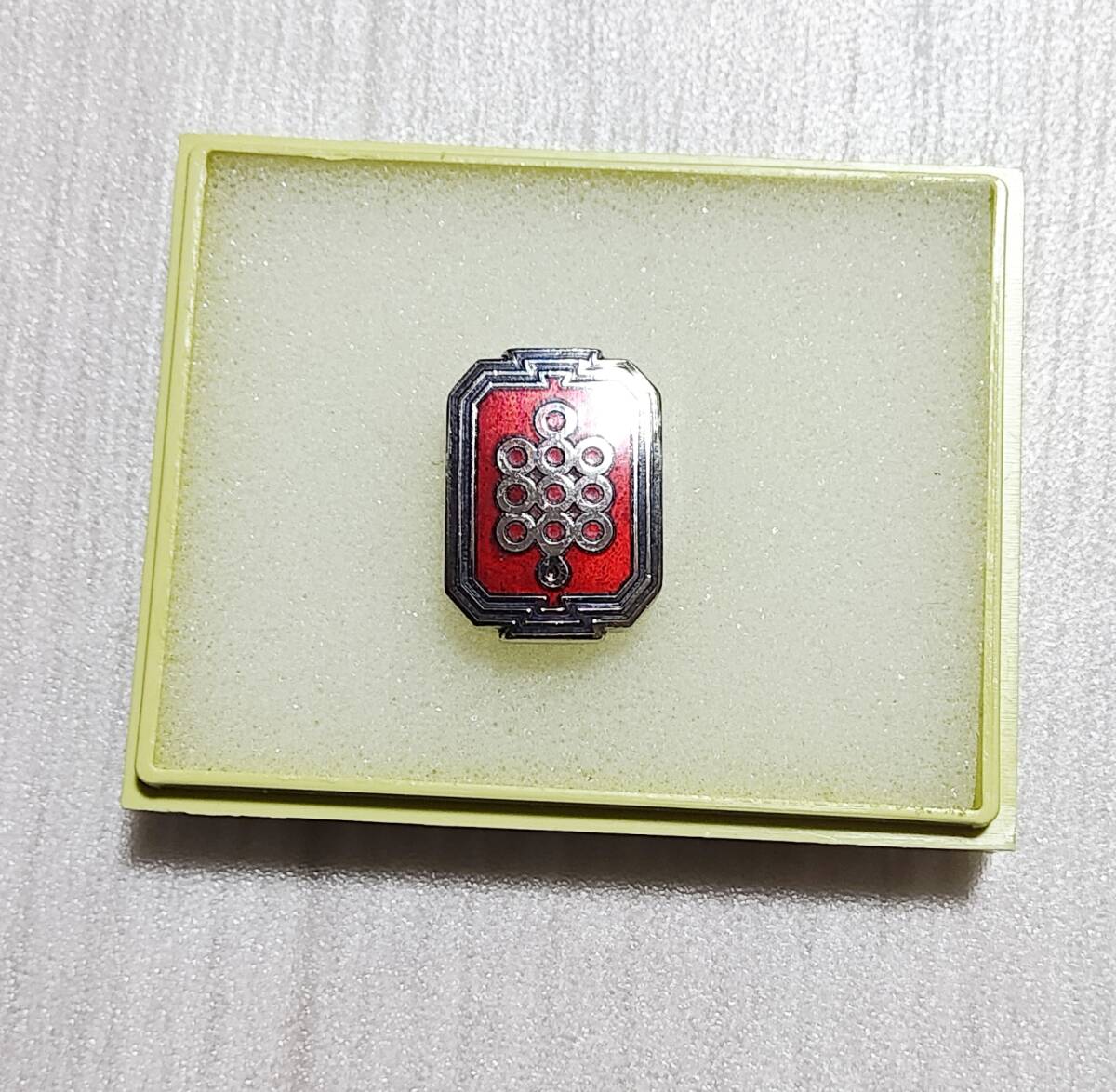 青島日本高等女学校 校章 昭和16年製（1941年） 青島日本高等女学校 校章 昭和16年製（1941年）チンタオ 青