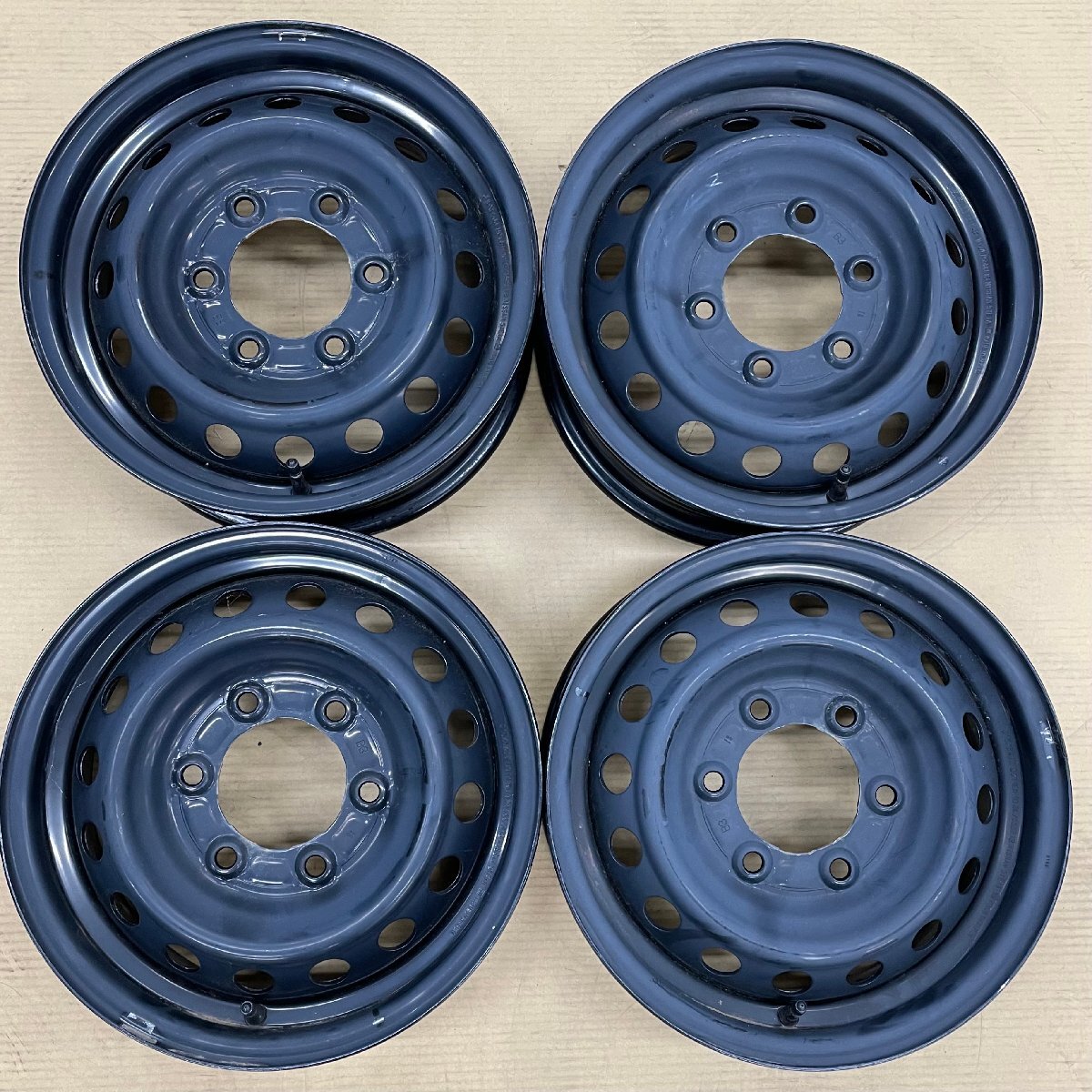 2025年式☆新車外し☆超美品☆キャラバン☆純正スチールホイール☆4本SET 2025年式☆新車外し☆超美品☆キャラバン☆純正スチールホイール