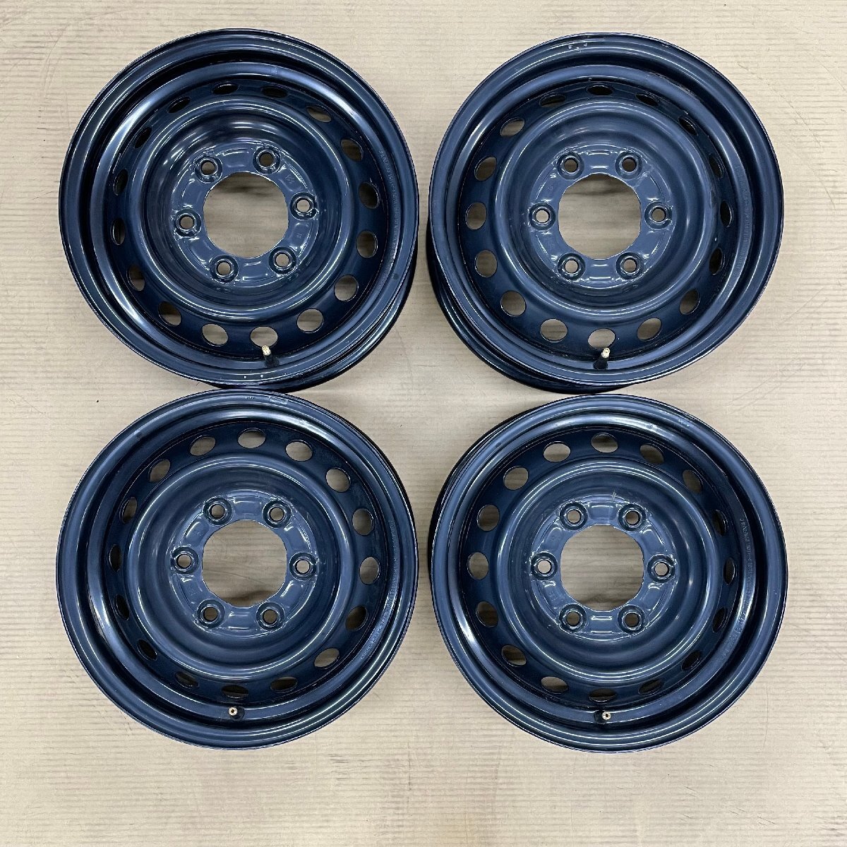 と*く様 日産純正メッキスチール　15インチ 6J＋30 PCD139.7 ハブ 日産純正メッキスチール 15インチ 6J＋30 PCD139.7 ハブ径100