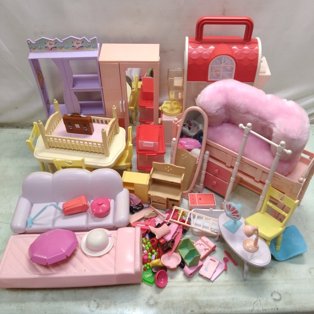 リカちゃん　家具セット売り 楽天市場】タカラ リカちゃん 白い白い家具セット ダイニング