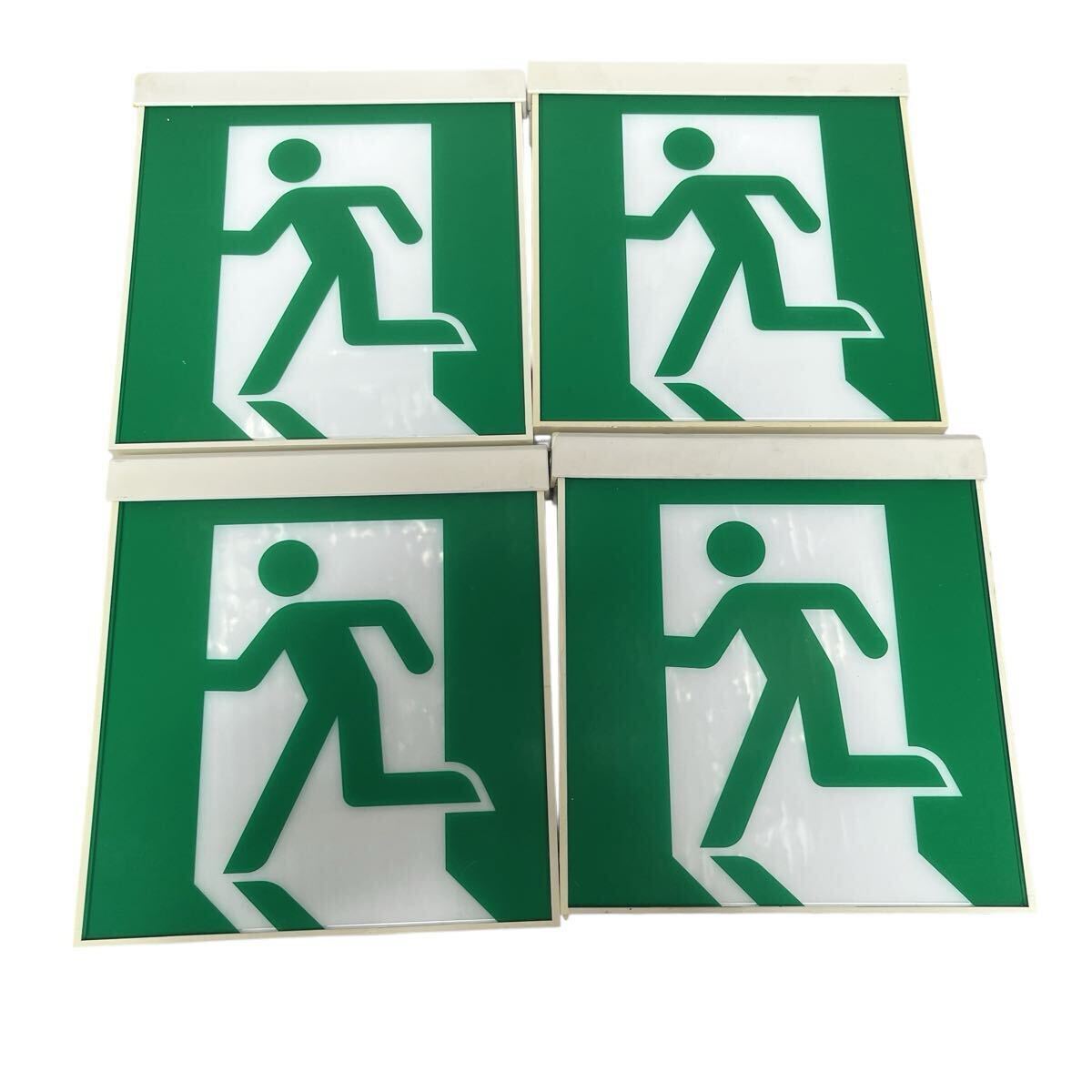 ♏新品 未使用品♏ 2台セット　階段通路誘導灯　LEKSS23083NY-LD 楽天市場】東芝 LED非常用照明器具 階段灯 天井・壁直付兼用