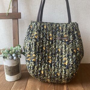 〜handmade〜ウイリアムモリス生地コロンと大人可愛いキルトバッグ