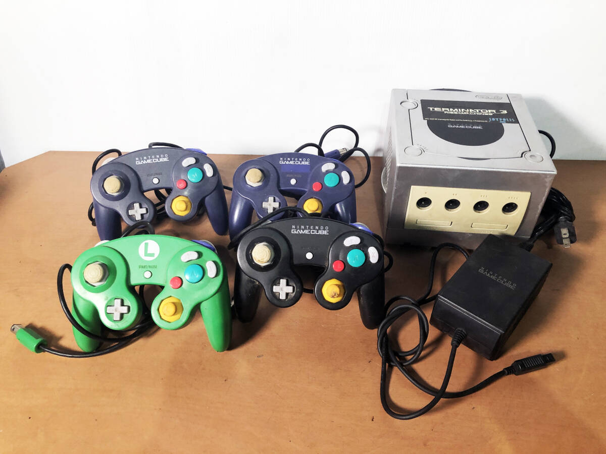 中古ゲームキューブ本体とコントローラ２個＋マリパとガンダムのソフト２本（メモカ） 中古ゲームキューブ本体とコントローラ2個＋マリパとガンダムの