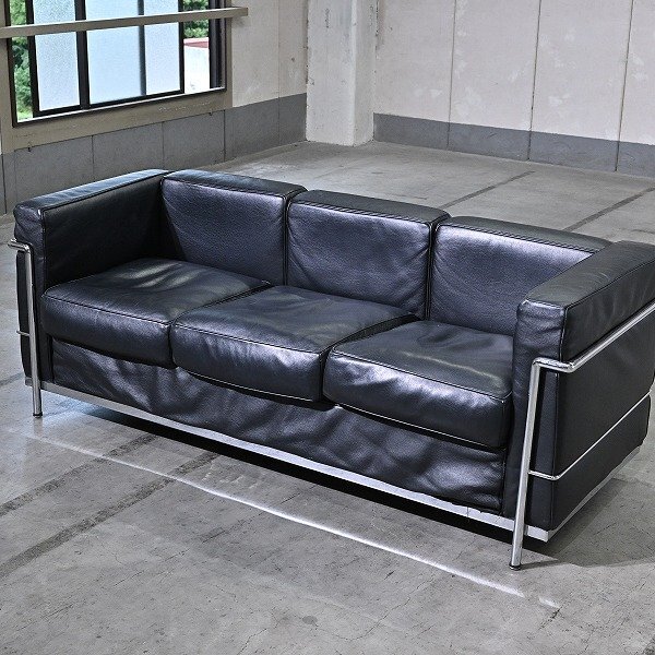値下げしました　ＬＣ2 2人掛けソファー黒　中古 Cassina（カッシーナ）LC2-2P2人掛ソファ|カッシーナ