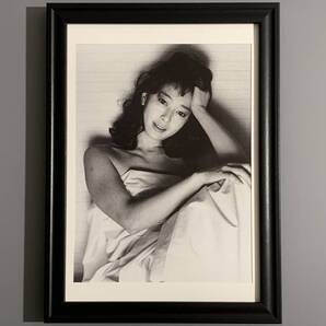 ■夏目雅子■「セクシーグラビア」/B5額装品/撮影)大倉舜二/モノクロ/美人/昭和女優/貴重写真/印刷物/インテリア G3574