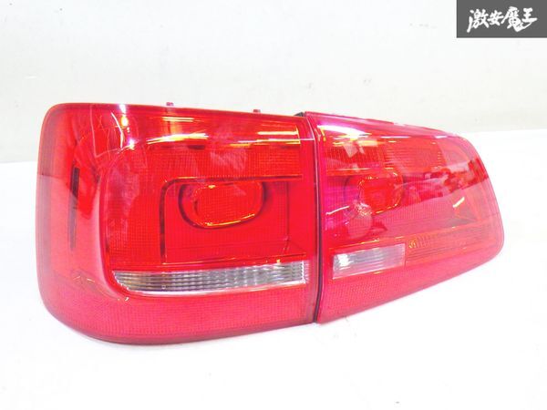 ゴルフトゥーラン5￼T型　テールランプ 5TA945309 ゴルフトゥーラン（フォルクスワーゲン）TSI ハイライン