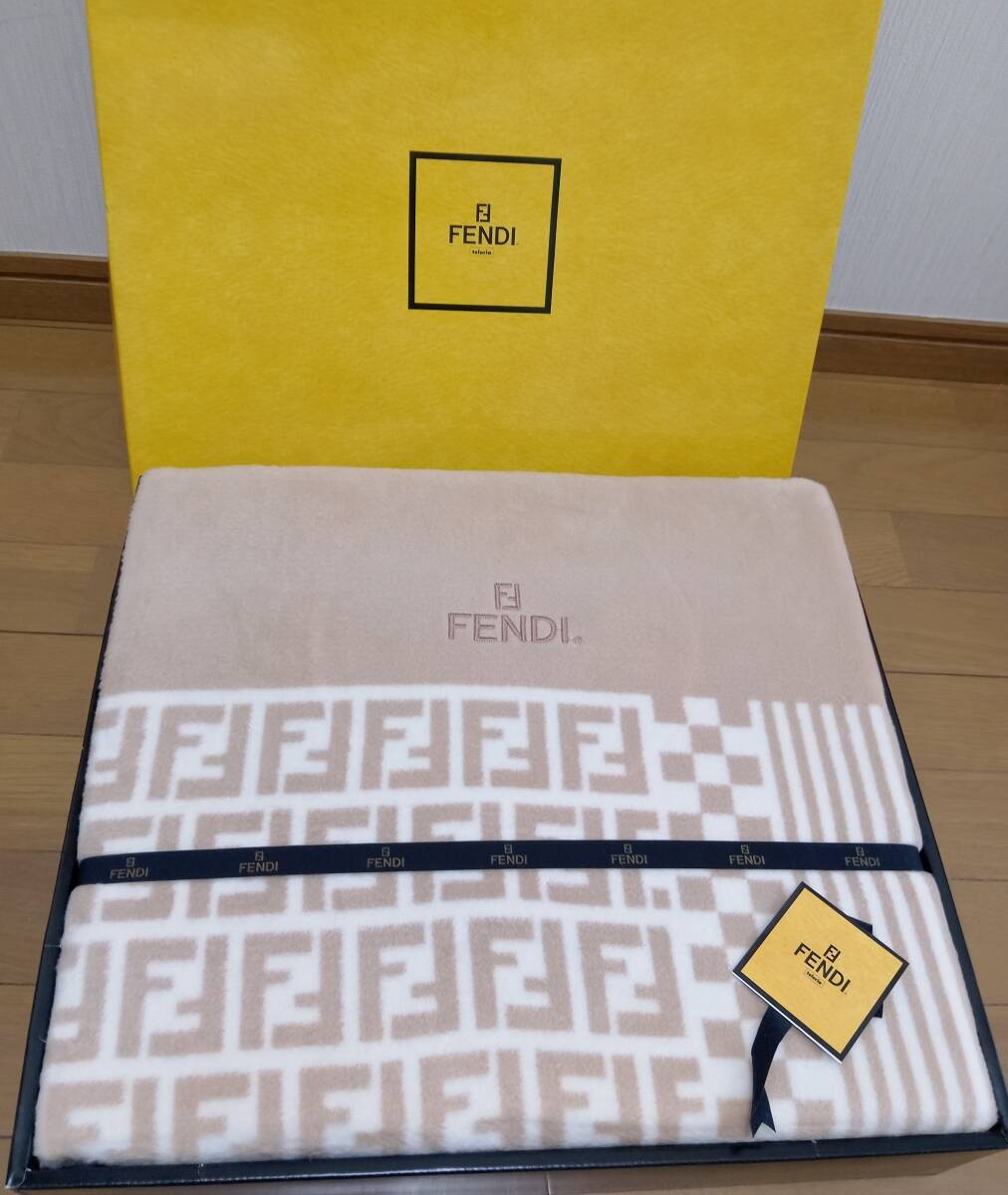 【未使用】FENDI 綿毛布 箱無し Yahoo!オークション -「毛布」(フェンディ) (ふ)の落札相場
