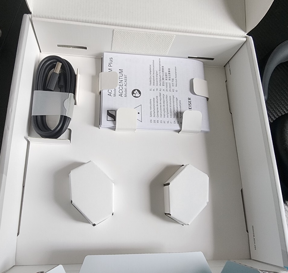 【送料込み】SENNHEISER　ヘッドホン　ACCENTUM　ワイヤレスヘッドホン　Wireless　美品に近い　ブラック_サムネイル画像3