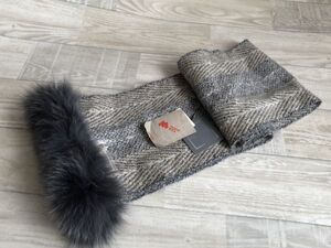 ★★初お取引様&P取得リピーター様は条件達成特典有り◎新品◎高級カシミヤ&リアルファーFOX◎Cashmere World by AURORA◎マフラー