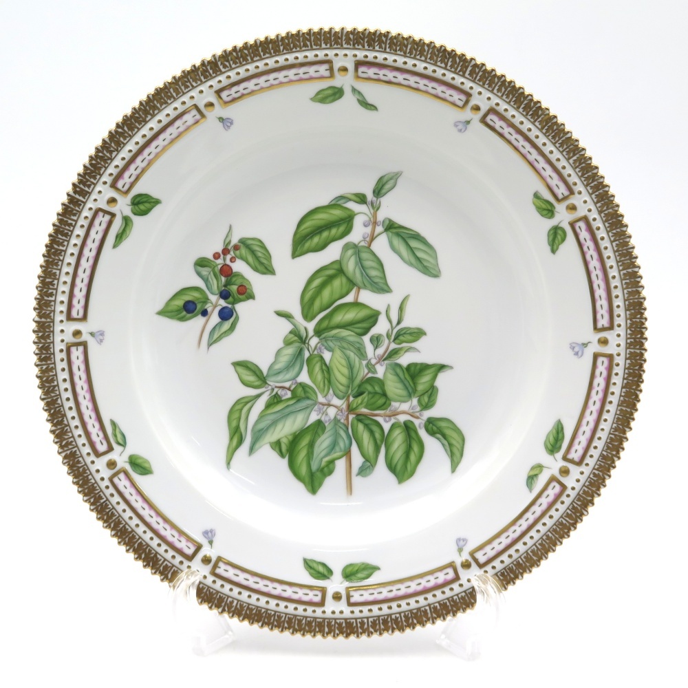 【美品】ロイヤルコペンハーゲン　フローラダニカ　皿　17㎝ ロイヤルコペンハーゲン フローラダニカ 大皿 プレート3枚