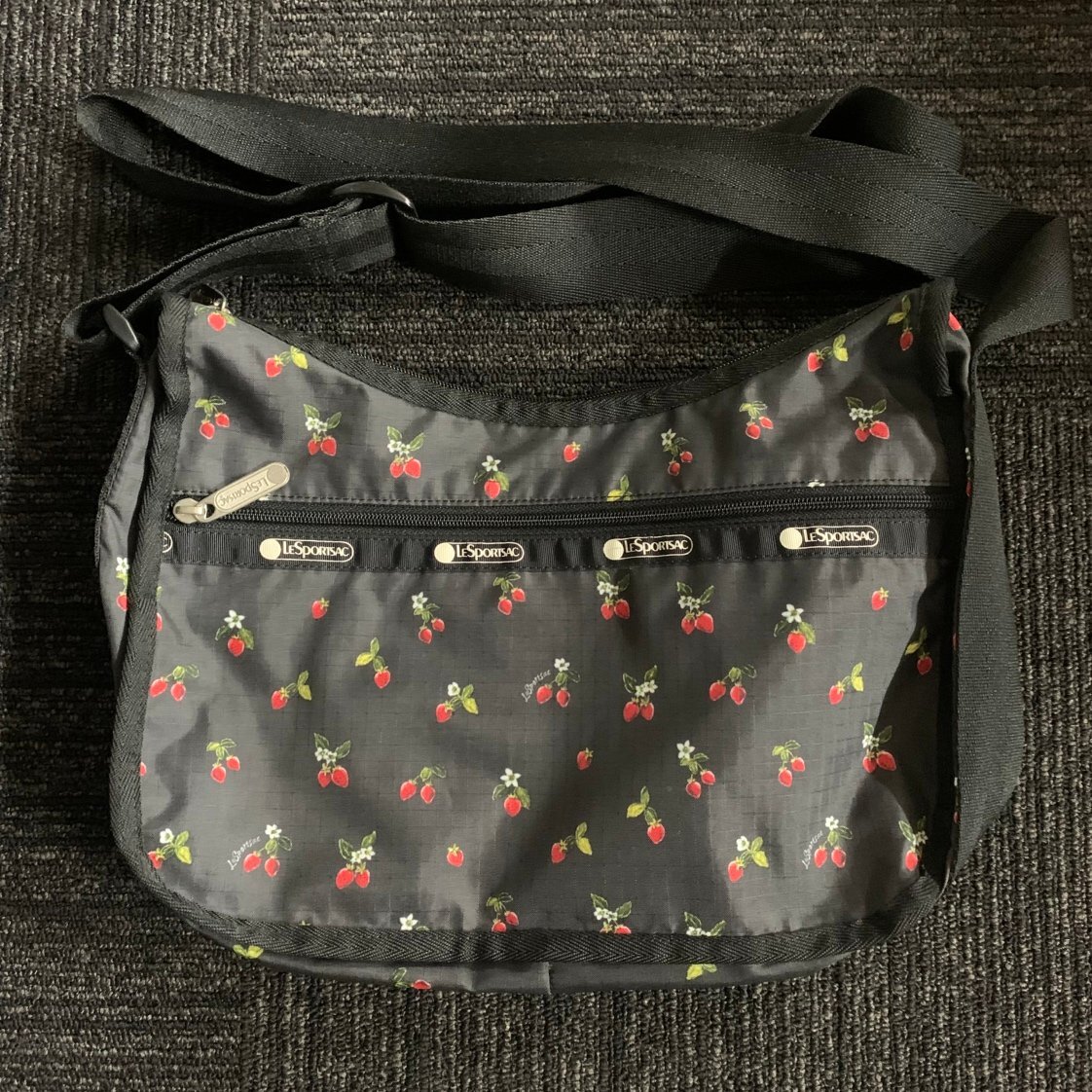レスポートサック　総柄　ショルダー　バッグ　サコッシュ　ナイロン LeSportsac - レスポートサック ショルダーバッグ ナイロン