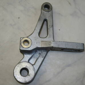 全国送料無料!ヤマハ TZR250(1KT)純正リアブレーキキャリパー サポート本体のみ中古品 このまま使用可!目立つ傷や見た目の破損部分等無し