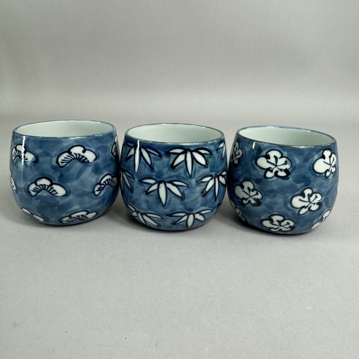 源右衛門窯　松竹梅湯呑み 源右衛門窯 古染風松竹梅湯呑 – ギャラリー一番館オンラインショップ