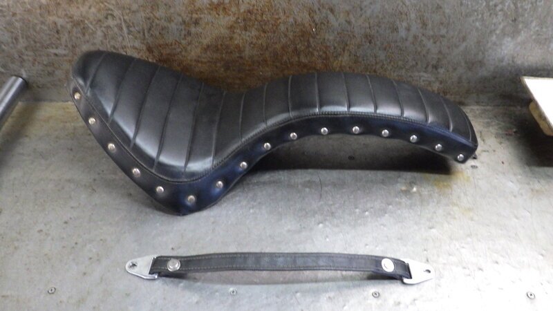 ヤマハ　ドラッグスター400 タックロールコブラシート　スタッズ付 Garage T＆F T&F ガレージ キング＆クィーンシートセット タイプ