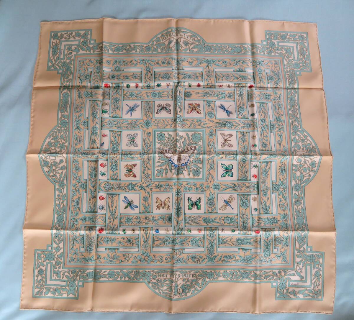 エルメス　夏の宝石　カレ90 スカーフ　昆虫 エルメス 夏の宝石 カレ90 シルク スカーフ レディース ライト