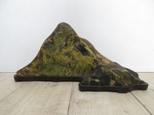 【愛石家/コレクション】 詳細不明 連山 山型 飾り石 合計4.4kg 木製 台付き 検索用⇒ 鑑賞石/天然石/自然石/銘石/水石/原石/鉱物/F0908