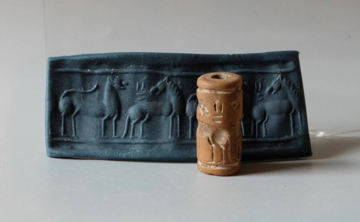 古代バクトリア ラピスラズリ 『弓を打つ人々』円筒印章シリンダーシール印材提げ物 00001252.jpg
