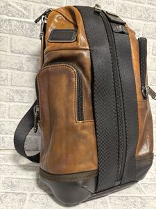 極美品 希少 トゥミ TUMI レザー ボディバッグ 本革 斜めがけ iPad入る 斜めがけ ショルダーバッグ 茶 ブラウン