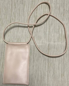 人気 希少【COS】高級本革優しい肌色~スマホショルダー  (6800円購入した)  ピンク、肌色ベージュ     (同梱 -300円)