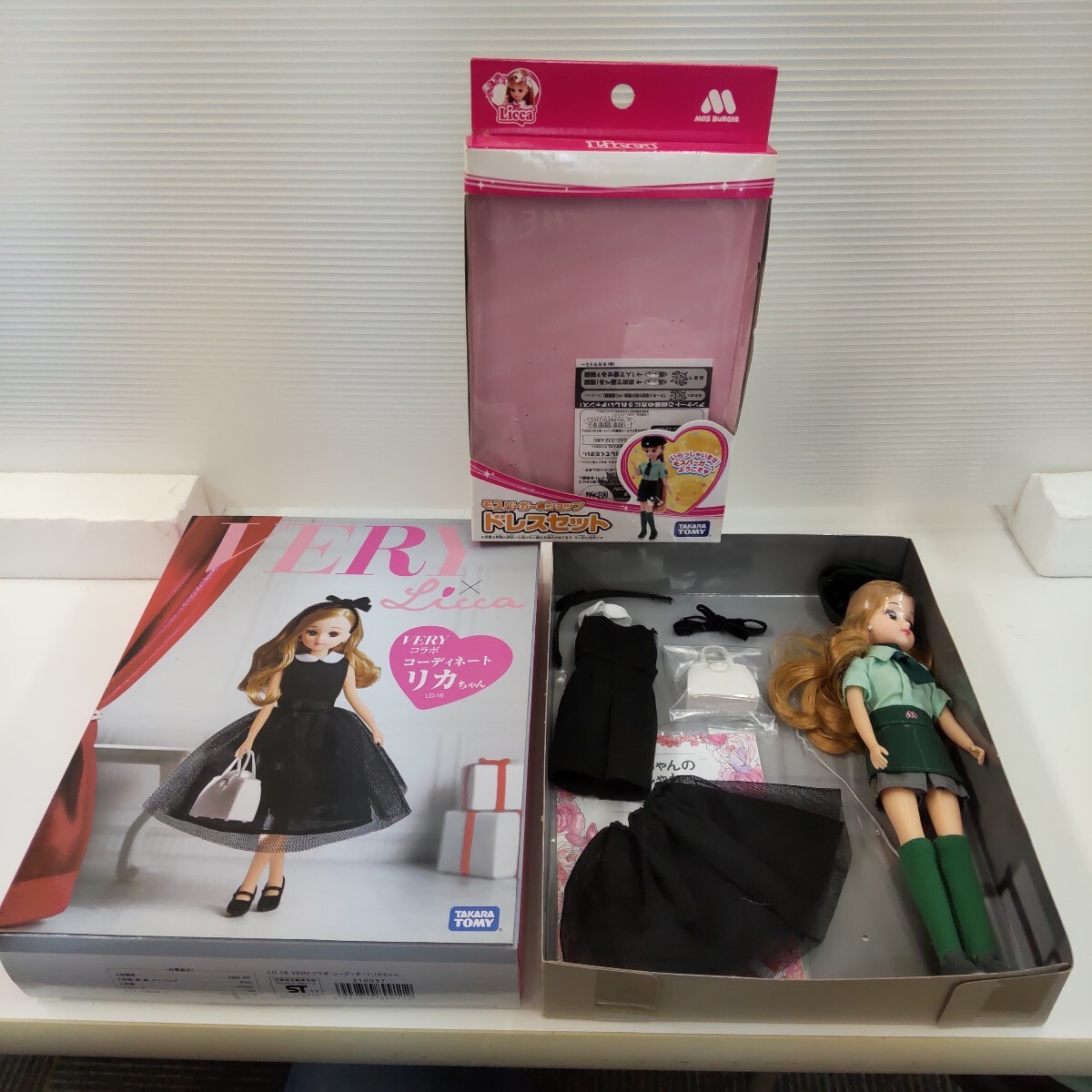 【新品未開封】博品館オリジナル制服ブレザー双子コーデ　リカちゃん22センチサイズ リカちゃん LW-08 リカちゃん せいふくコーデセット｜ドレス