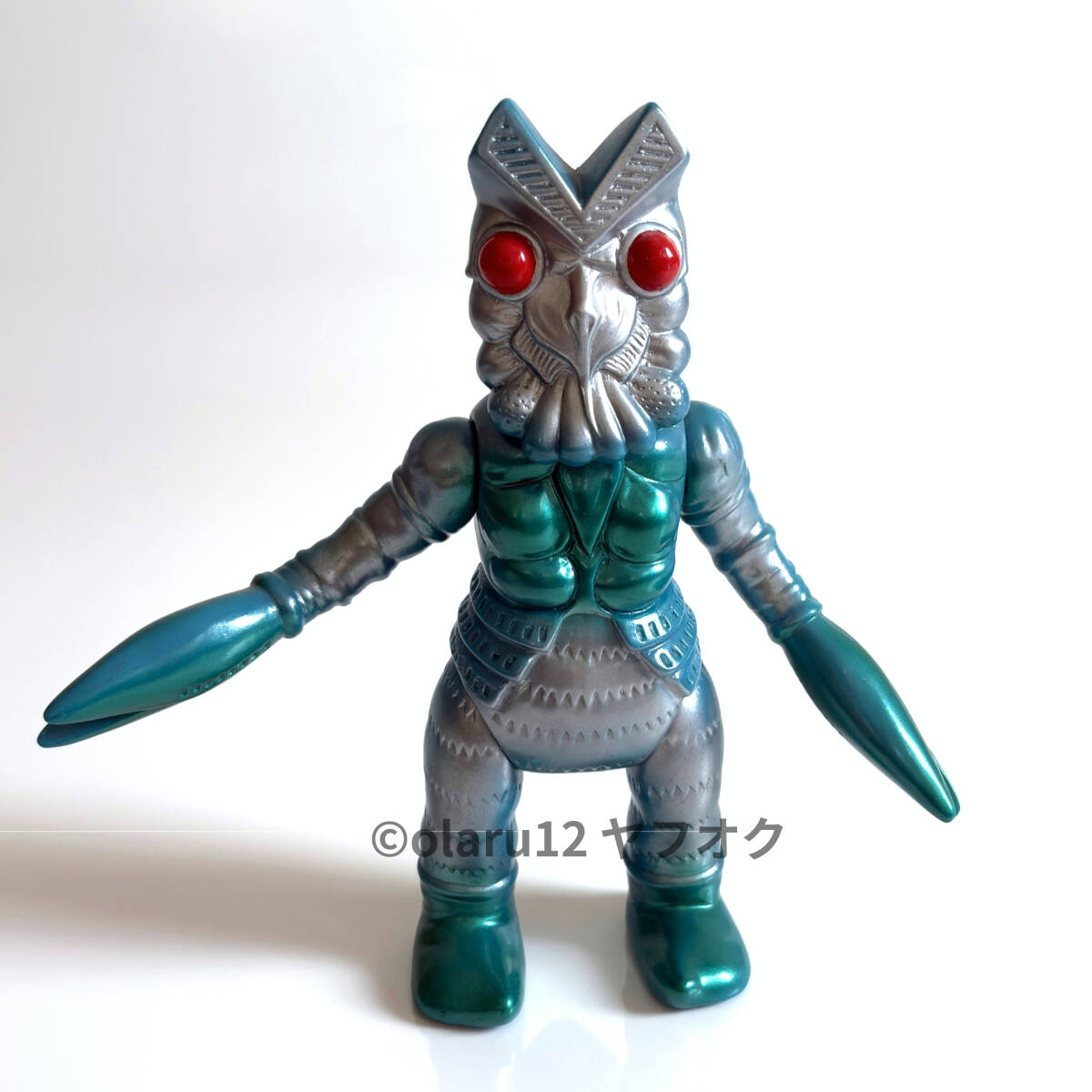 2025年最新】バルタン星人のフィギュアや特撮グッズが勢揃い