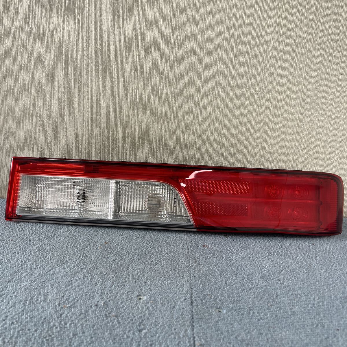 DA17W エブリィ ワゴン PZターボ / 純正 テールランプ右 セール スズキ エブリィワゴン 純正テールランプ DA17W - メルカリ