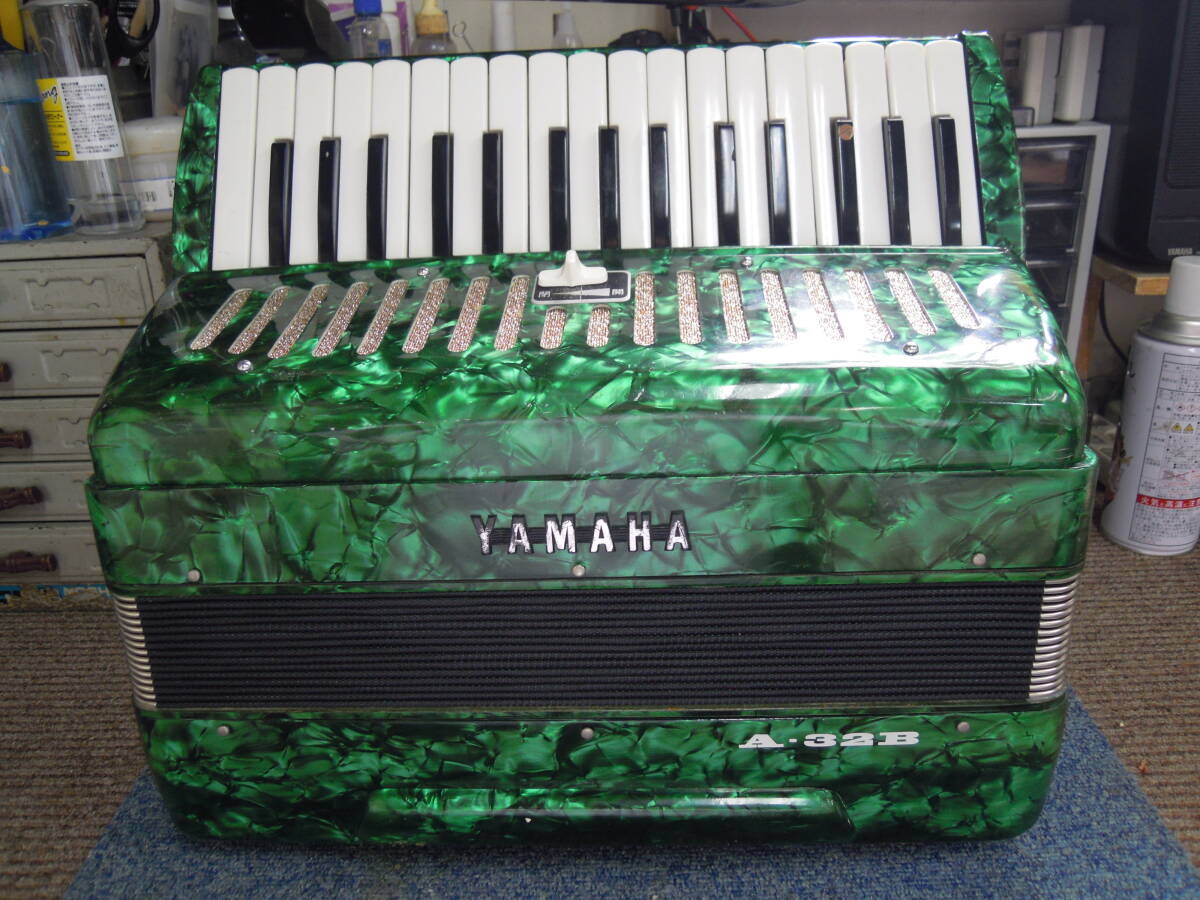 ヤマハ YAMAHA アコーディオン A-32B グリーン YAMAHA ヤマハ アコーディオン A-32B 緑 グリーン ソフトケース