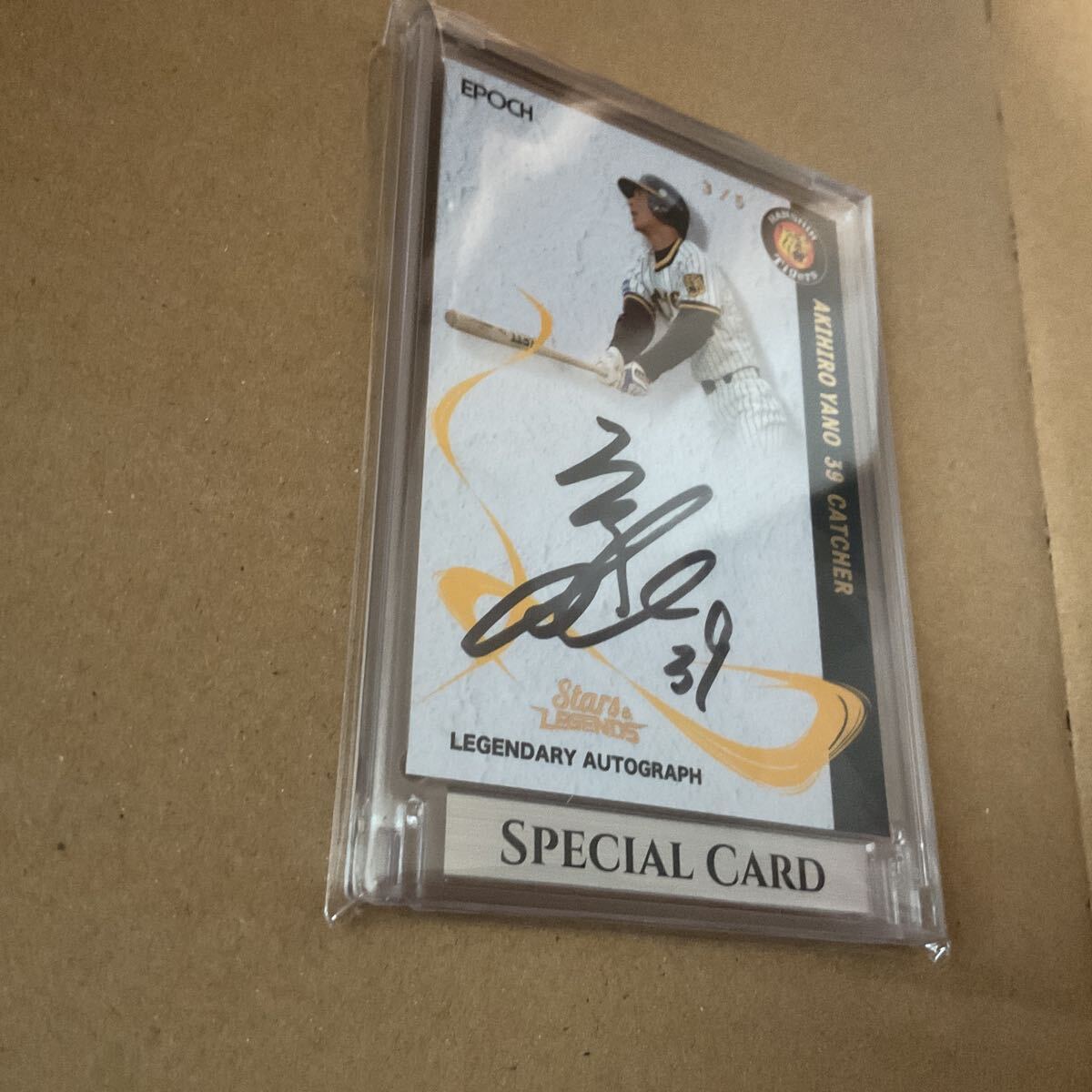 2005 チャンピオン 阪神タイガース 矢野輝弘選手 直筆サイン 2005 チャンピオン 阪神タイガース 矢野輝弘選手 直筆サイン