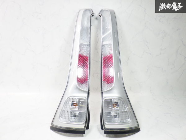 日産　セレナ　ハイウェイスター　C26 クリアテールランプ左右セット 中古品 日産 セレナ ハイウェイスター C26 前期クリアテールランプ左右