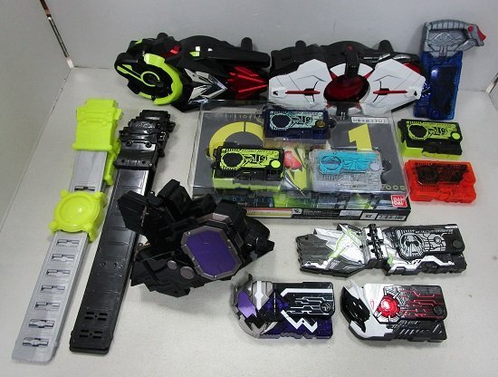 新品　未開封　仮面ライダーゼロワン　dx変身ベルト　まとめ売り　セット売り 仮面ライダーゼロワン DX 変身ベルト プログライズキー 大量