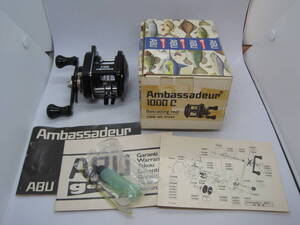 ABU アンバサダー 1000C 1982年製 黒 新品未使用箱入り 付属品全部付き ビンテージリール フルオリジナル