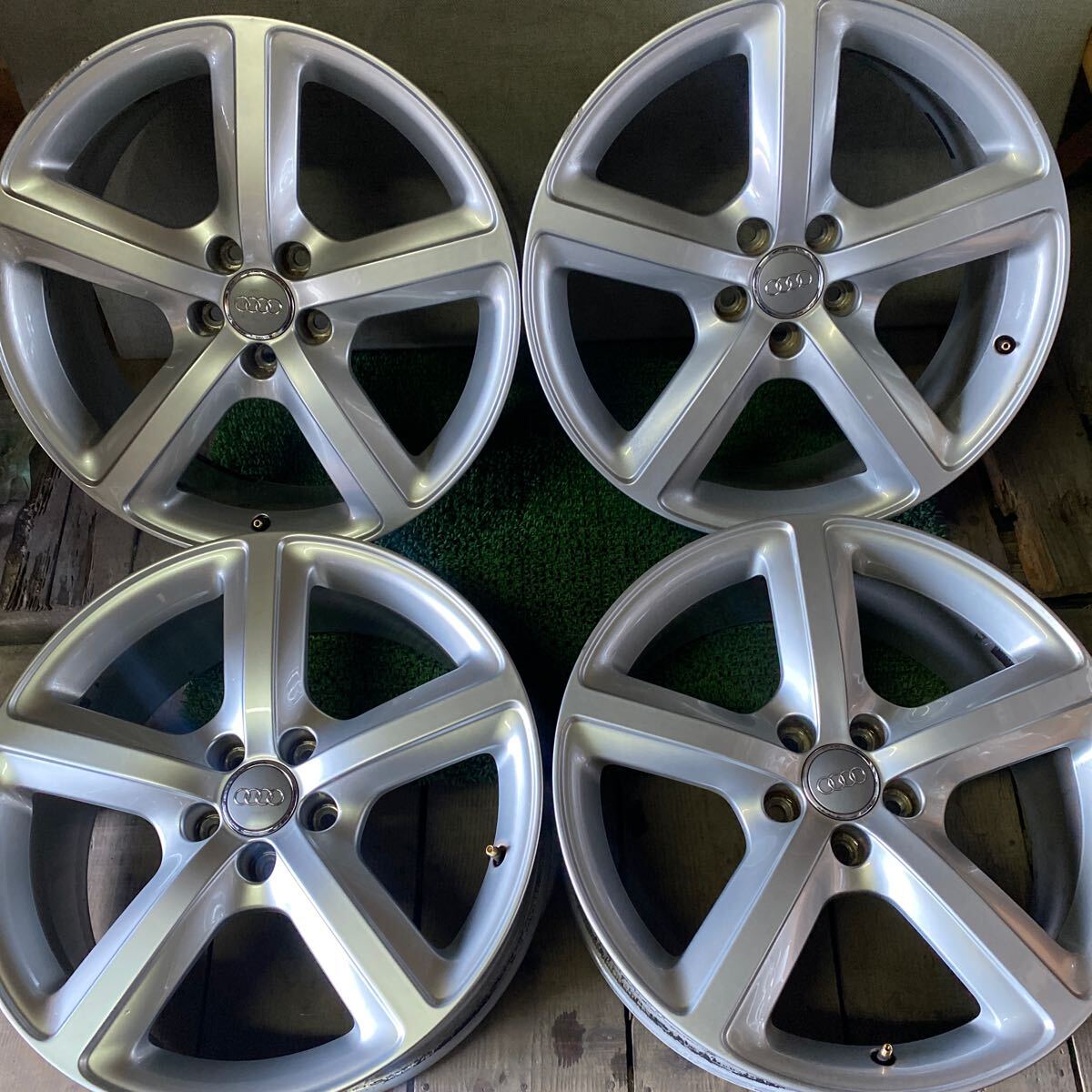 R.K❗️アウディ純正19インチアルミ☆A4.A5.A6流用可能品 R.K様専用❗️アウディ純正19インチアルミ☆A4.A5.A6流用可能品