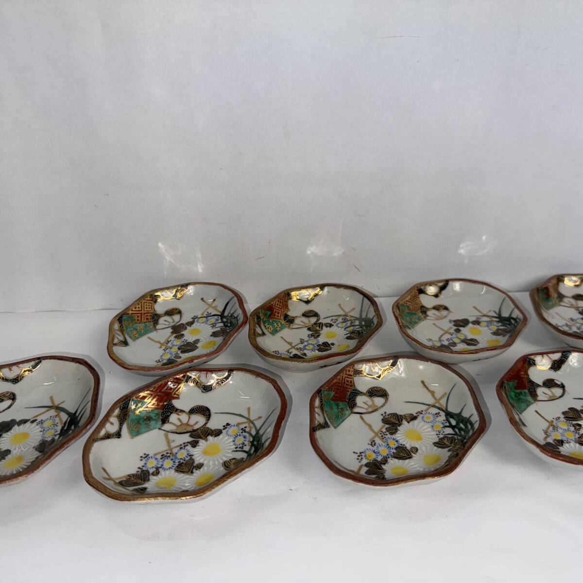 皿 乾山写白菊 四つ足皿 菊花模様 京焼 清水焼 陶磁器 時代物 骨董