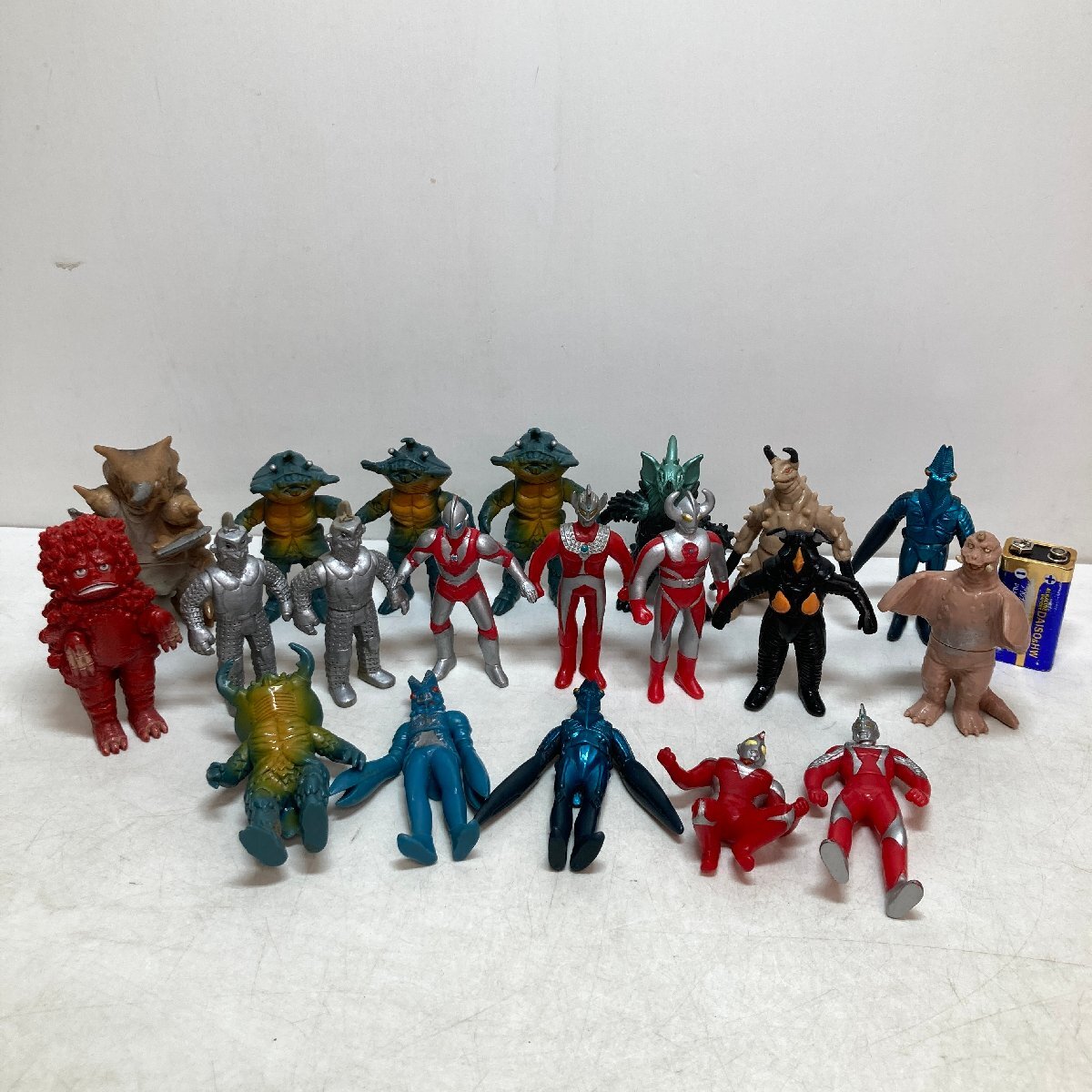 ウルトラ怪獣旧型絶版ソフビガマクジラ、アントラー2体セット ソフビ】旧ウルトラ怪獣シリーズ ガマクジラ - メルカリ