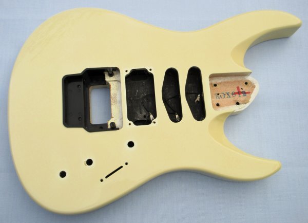 YAMAHA RGX 812 エレキギター ケース付き ジャンク YAMAHA RGX 812 エレキギター ケース付き ジャンク YAMAHA RGX