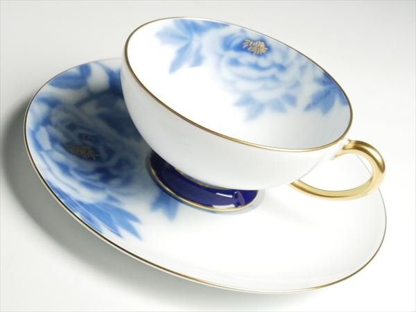 OKURA　大倉陶園　染付花文　ティーカップ＆ソーサー　箱付　R345 OKURA 大倉陶園 染付花文 ティーカップ＆ソーサー 箱付 R345 OKURA