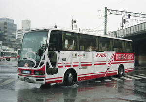 Ｆ【バス写真】Ｌ版１枚　京阪バス　エアロクイーンM　きょうと号　福岡線