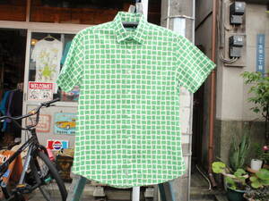 2回使用のみ！イタリア製　ALESSANDRO GHERARDESCHI（アレッサンドロジェラルデスキー）　緑色な半袖シャツ　サイズS?