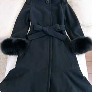 【TO BE CHIC】フォックスファー ブラック フレア ティアードコート スタンドカラー ビジューパールボタン サイズ38