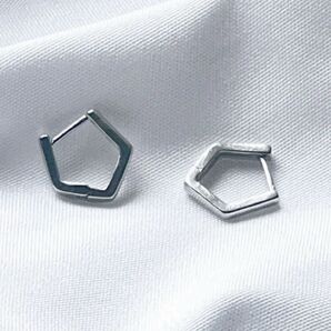 371 アクセサリー ミニフープ 軟骨 小さい ピアス シルバー ペンタゴン 五角形 ミニ シンプル 小振り オシャレ かわいい