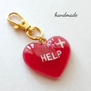ハートのチャーム 赤 ヘルプマーク補助サポートキーホルダー 発達障害身体障害知的障害精神障害聴覚障害内部障害病気ケガ LL